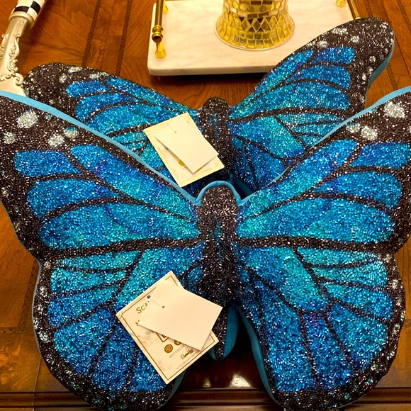 Pillows - Picture 5 of 7